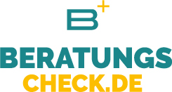 Mitarbeiterin hält Korsett in der Hand