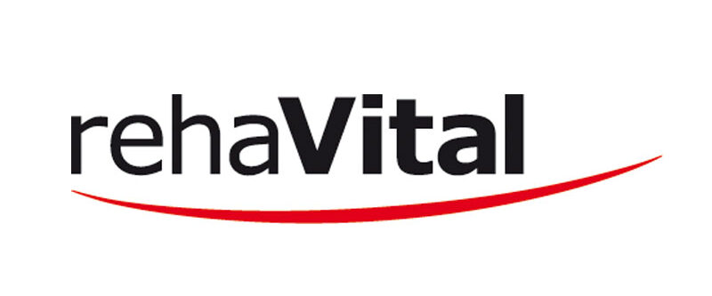 Mitarbeiterin hält Korsett in der Hand