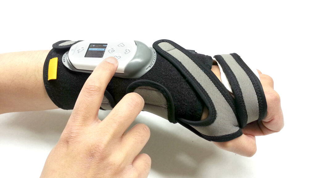 ReGrasp-Handorthese für Menschen mit Handlähmung im Einsatz